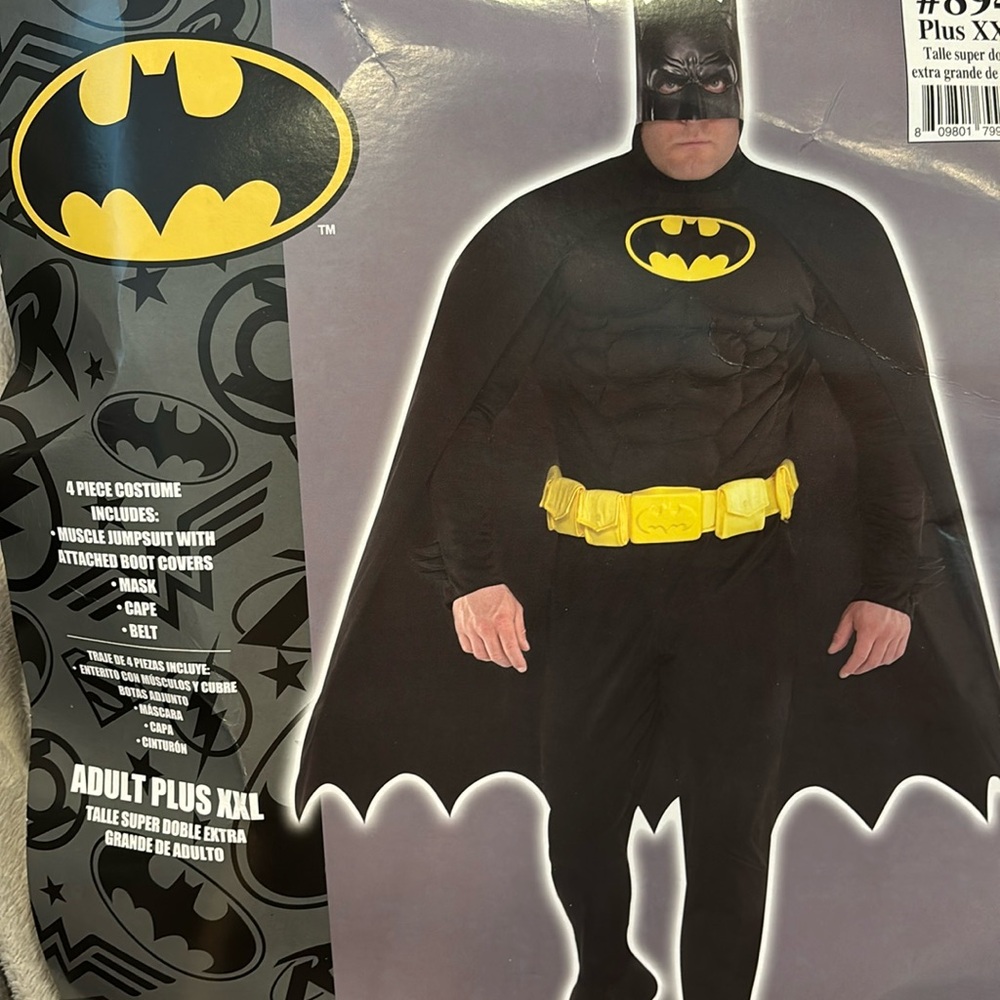 Batman plus size. Xxl 4 piece costume used
